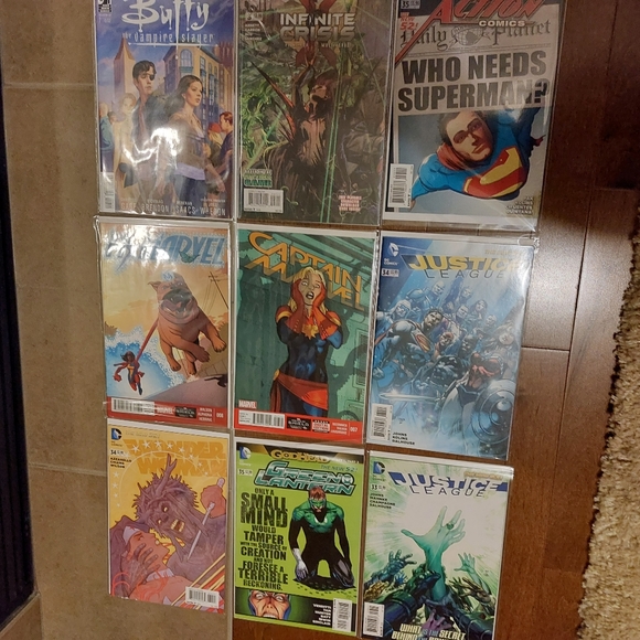 Brand new 17 comic books in original packaging - Picture 2 of 6